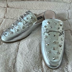 Nine West Silver Leather Studded Slip On
Welynne Flat Loafer Mules - 6.5